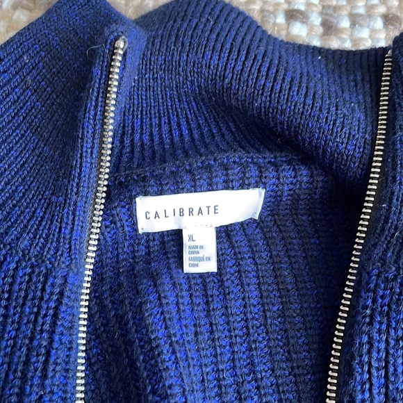 Excellent condition navy sweater! - Picture 2 of 5